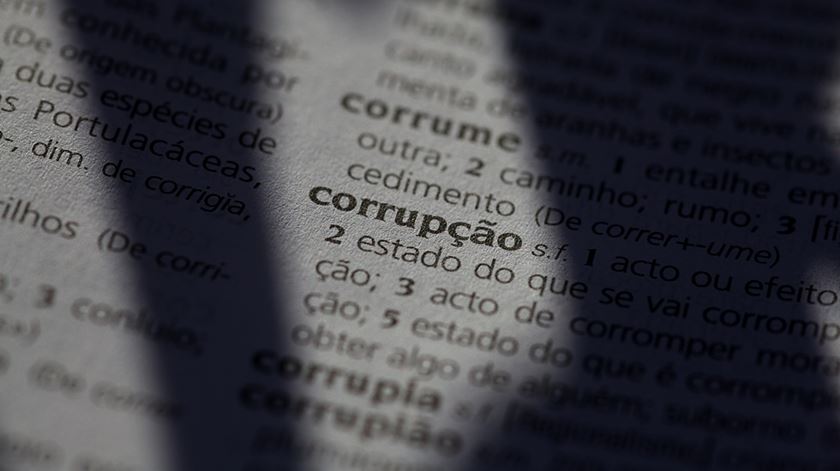 Tem-se dado pouca importância ao combate da corrupção em Portugal, diz Transparência e Integridade. Foto: DR
