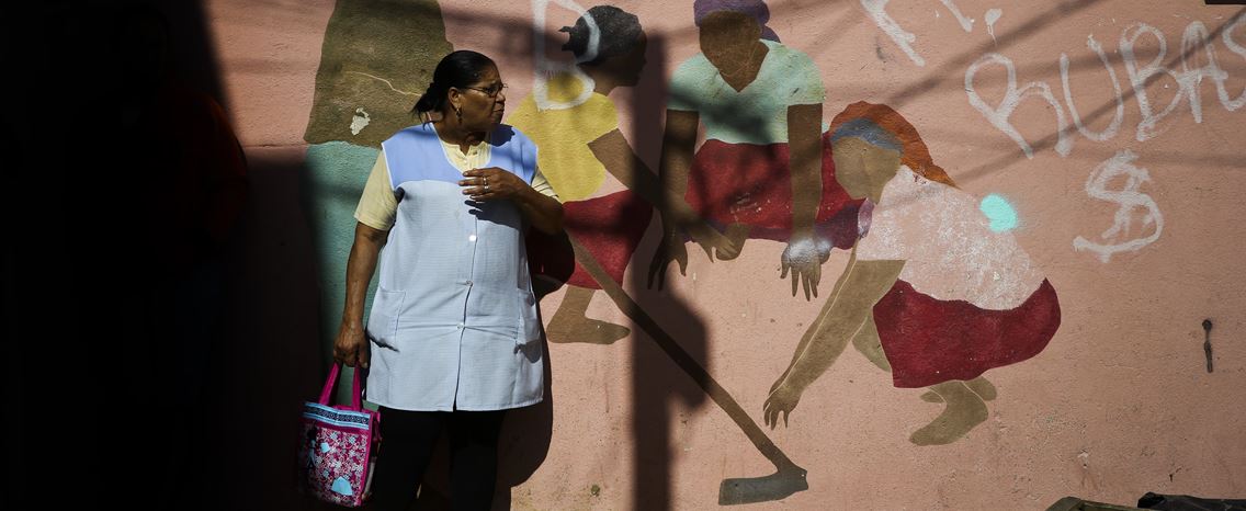 Cova da Moura. O bairro do muro invisível em que os tijolos somos "nós" e "eles"