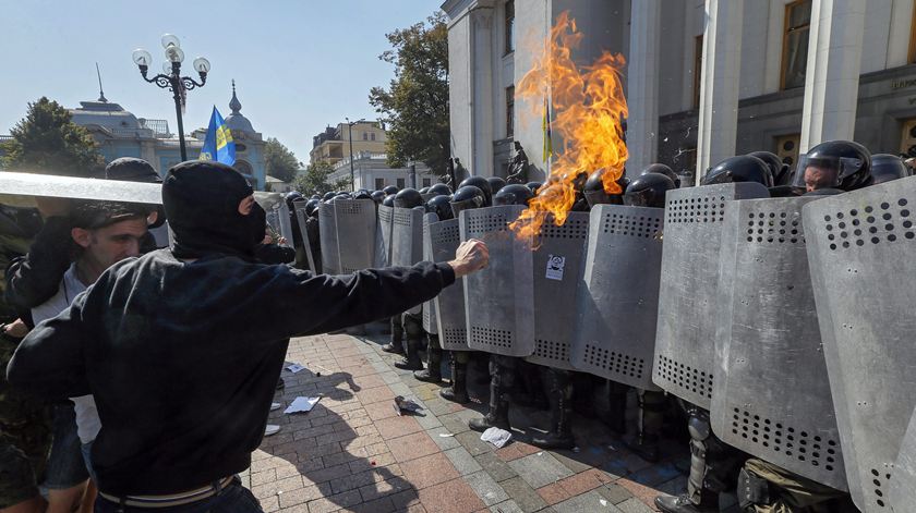 A guerra na Ucrânia continua, apesar de o mundo ter deixado de prestar atenção. Foto: Sergey Dolzhenko/EPA