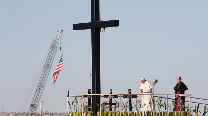 O Papa Francisco em Fevereiro de 2016 a celebrar missa em Ciudad Juarez. Estátua vai recordar a sua presença. Foto: EPA/Alessandro di Meo
