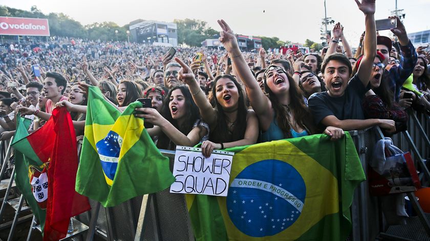 Festa durante o concerto de Charlie Puth no último dia do Rock in Rio. Foto: José Sena Goulão/Lusa