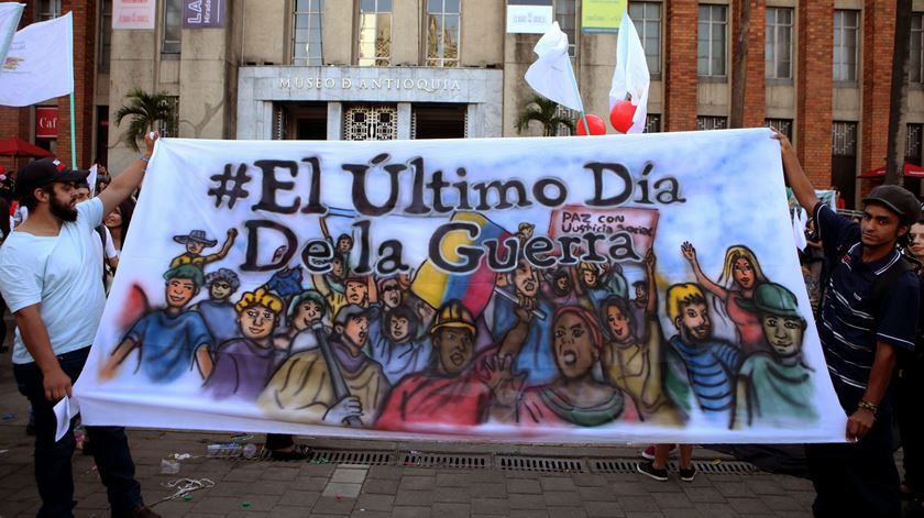 Em Junho já se festejava o fim do conflito. Foto: Luis Eduardo Noriega/ EPA