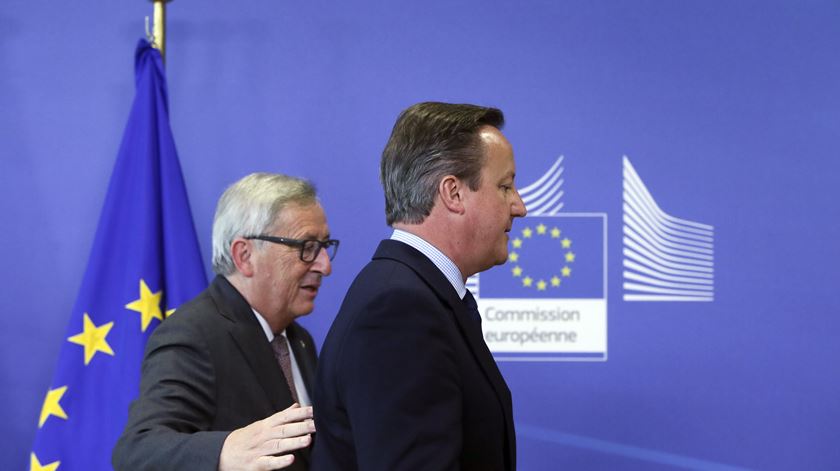 David Cameron e Jean-Claude Juncker, em Bruxelas.Foto: Olivier Hoslet/ EPA
