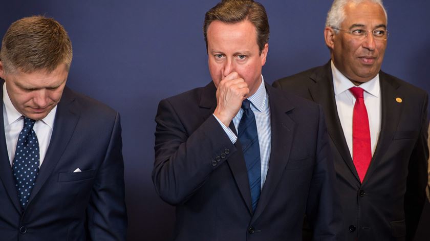 Cameron e Costa, antes da reunião do Conselho Europeu. Foto: Julien Warnand/EPA