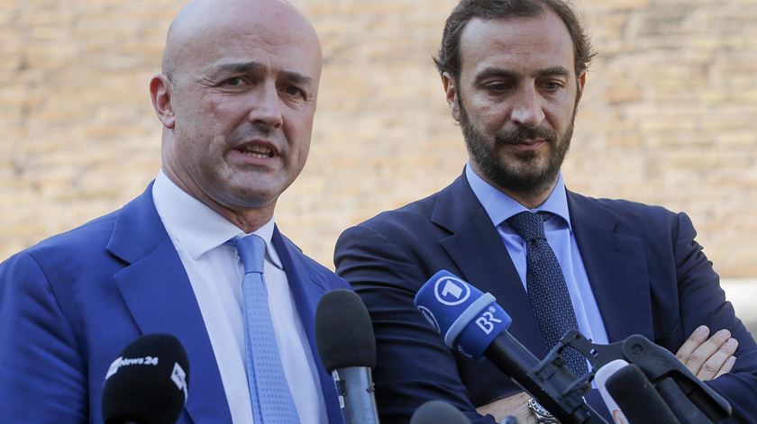 Jornalistas Gianluigi Nuzzi e Emiliano Fittipaldi ilibados no caso Vatileaks. Foto: Fabio Frustaci/EPA