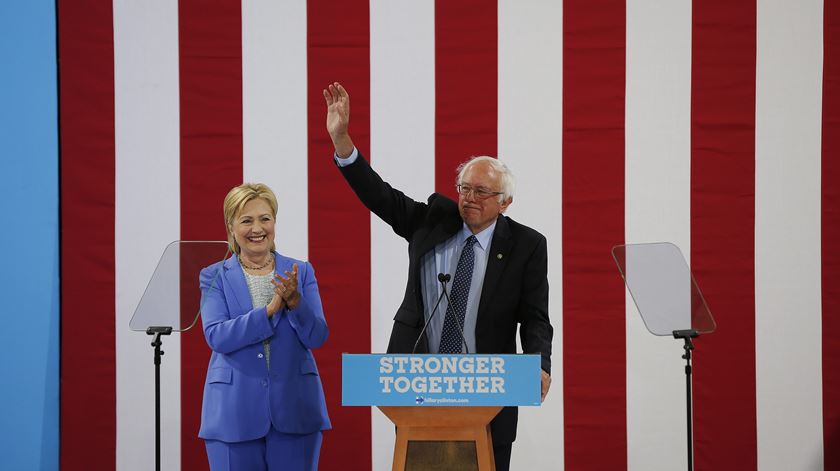 Sanders apoia Clinton. Foto: CJ Gunther/EPA