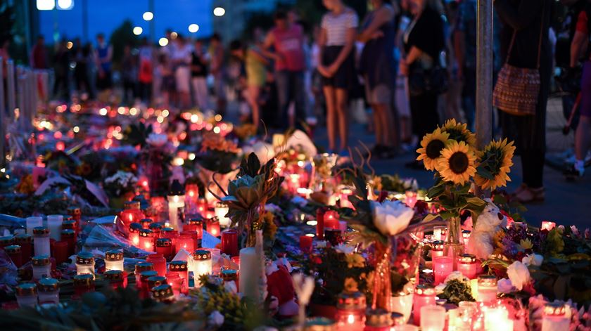 Homenagens sucedem-se às vítimas de Munique. Foto: Sven Hoppe/EPA