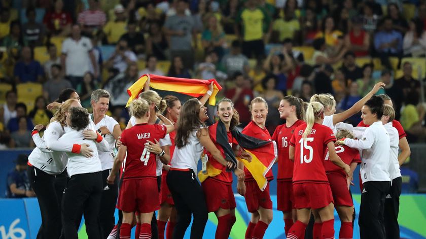 Alemanha festeja a sua primeira medalha olímpica de ouro. Foto: Mario Ruiz/EPA