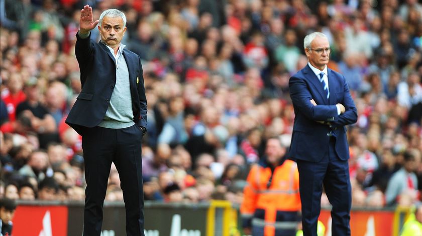Mourinho lamenta despedimento do amigo Ranieri. Foto: Peter Powell/EPA