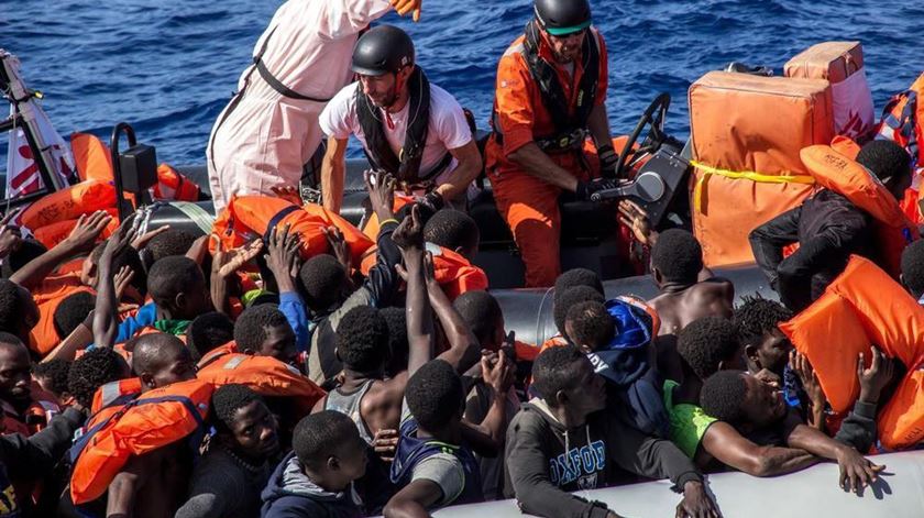 Foto dos Médicos sem Fronteiras de Outubro de 2016, quando um naufrágio no Mediterrâneo fez 25 mortos