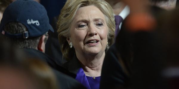 Hillary Clinton diz que Harris vai ser alvo "sexismo e duplicidade de critérios"