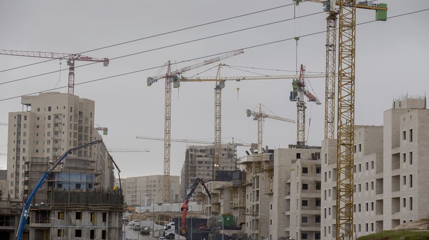 Israel continua a construir colonatos no território palestiniano da Cisjordânia. Foto: Atef Safadi/EPA
