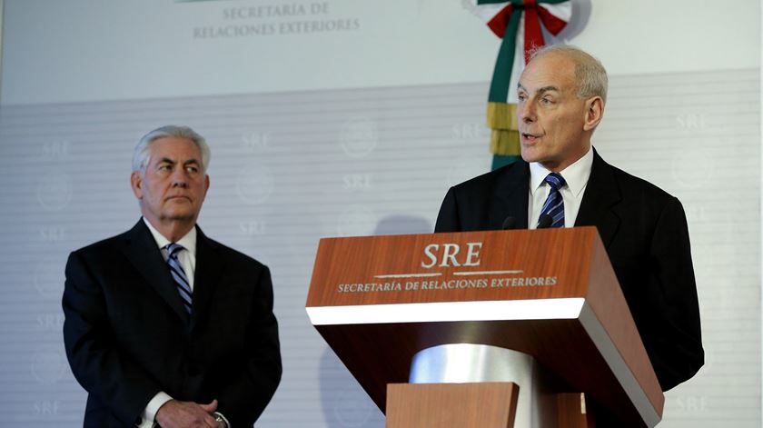 John Kelly e Rex Tillerson no México. Foto: José Mendez/EPA