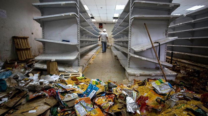 Crise na Venezuela - supermercado saqueado em Caracas Foto: Miguel Gutierrez/EPA