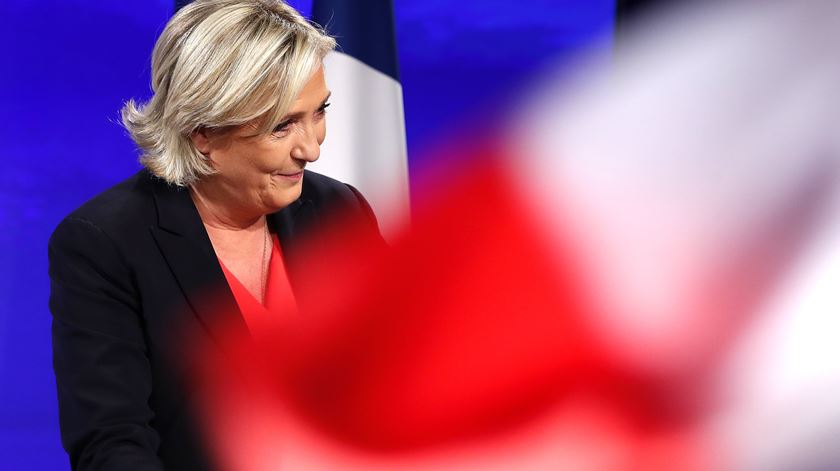 Marine Le Pen assume-se a grande líder da oposição. "Chamo todos os patriotas a juntarem-se a nós", disse no discurso de derrota.