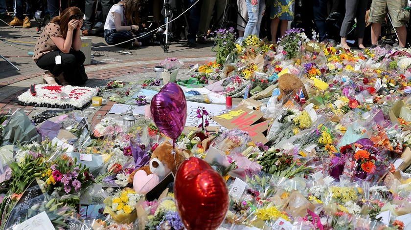 Concerto em memória das 22 vítimas mortais e dos muitos feridos do atentado de Manchester realiza-se no domingo. Foto: Nigel Roddis/EPA