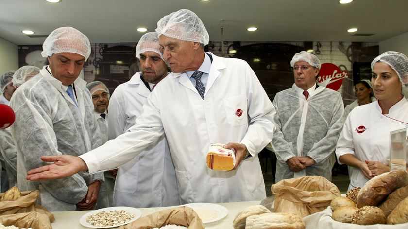 Cavaco Silva e Miguel Albuquerque visitaram empresa de massas e bolachas, no Machico, Madeira. Foto: Homem de Gouveia/Lusa