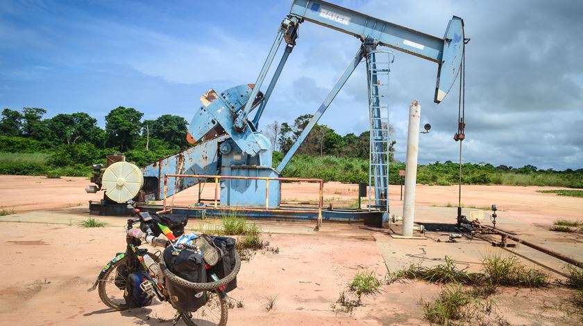 Quebra nos preços de petróleo agrava cenário de crise em Angola. Foto: Jbdodane/Flickr
