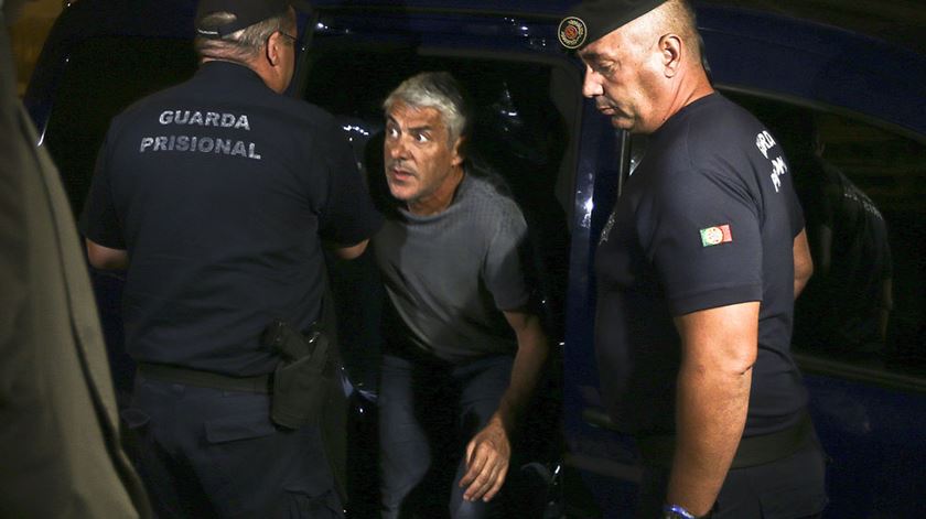 Jose Sócrates deixa prisão em setembro de 2015 e chega a casa, em Lisboa. Foto: João Relvas/Lusa