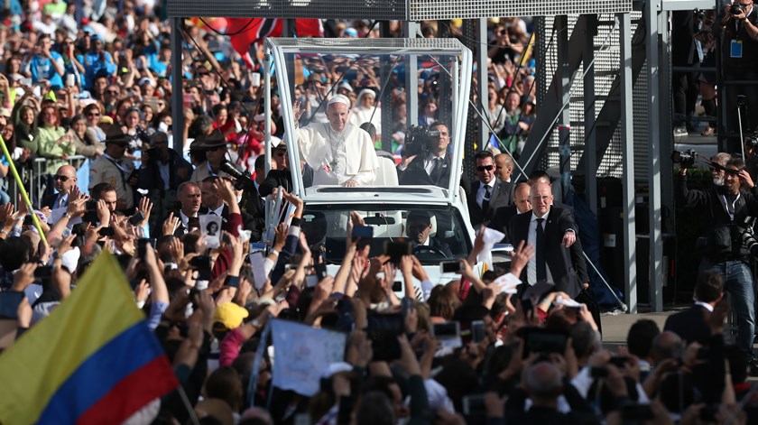 Milhares receberam o Papa no Santuário de Fátima. Foto: José Sena Goulão/Lusa