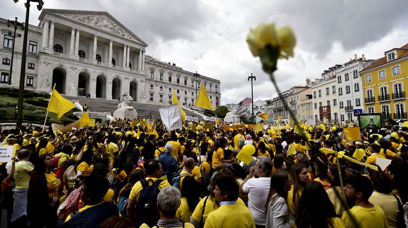 Manifestação frente ao Parlamento em Maio. Foto: António Cotrim/Lusa