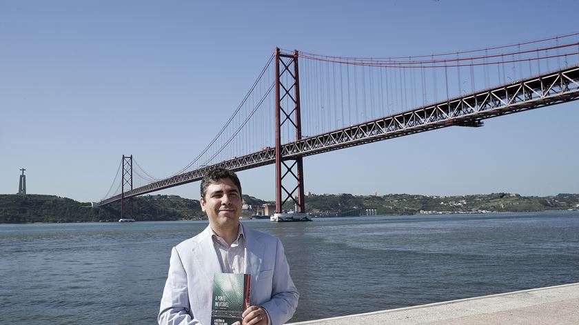 Luís Ferreira Rodrigues investigou a história da ponte. Foto: António Cotrim/Lusa