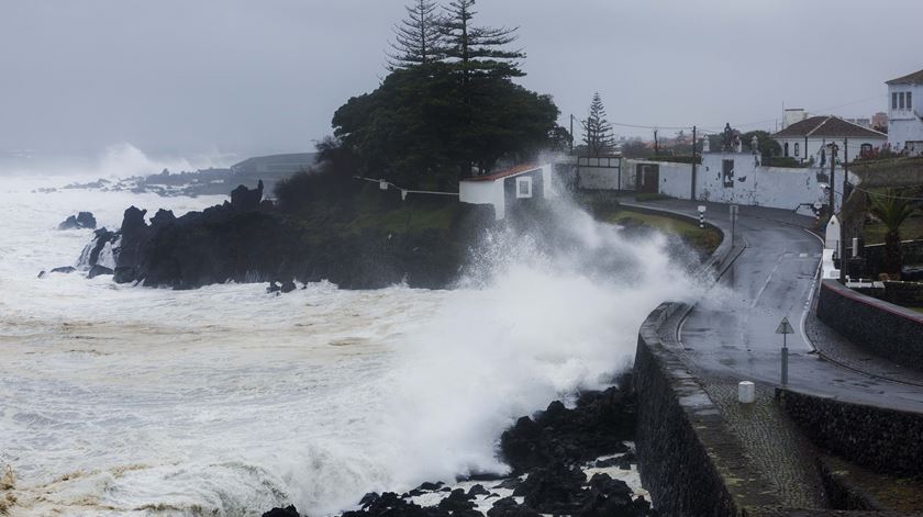 Mau tempo volta a fustigar o arquipélago dos Açores. Foto: António Araújo