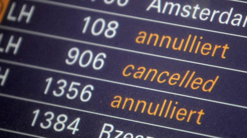 Greve dos controladores em França afeta dezenas de voos em Portugal