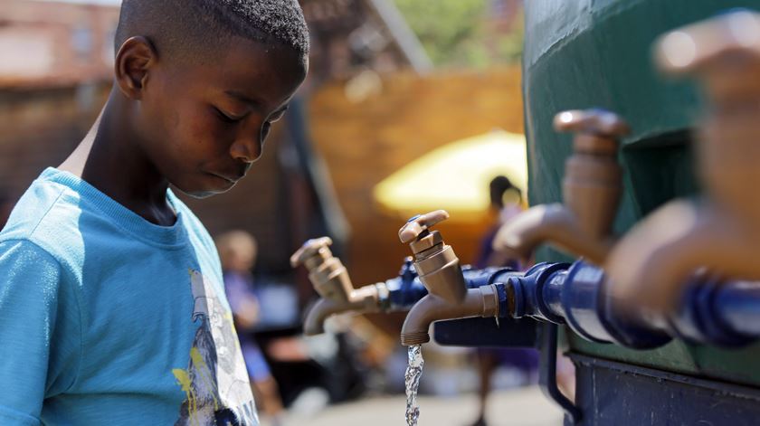 Angola tem a mais alta taxa de mortalidade infantil do mundo. Foto: KIM LUDBROOK/ EPA