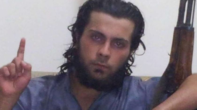 Ali Saqr, militante do Estado Islâmico que terá executado a sua mãe em Raqqa. Foto: Twitter