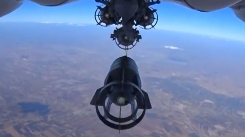 Avião da Russia lanca bomba sobre a Siria. Foto: DR