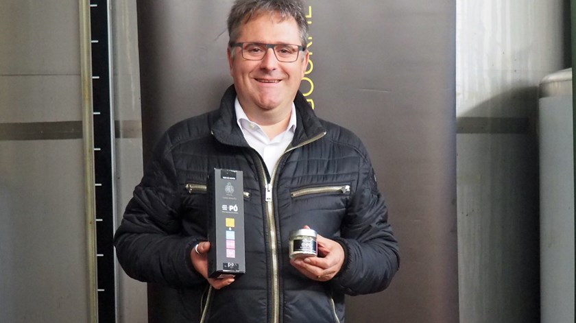 Artur Aragão já produziu cerca de 400 embalagens de azeite ao pó. Foto: Olímpia Mairos/RR