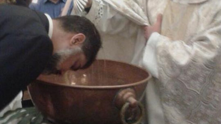 Momento do baptismo de Pedro Baptista Bastos. Foto: Facebook/Pedro BB