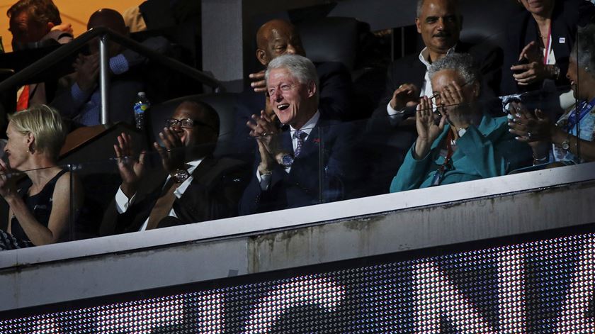 Bill Clinton é presença notada na convenção de Filadélfia. Foto: Peter Foley/EPA