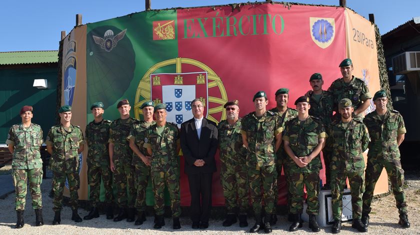 Bispo das Forças Armadas, D. Manuel Linda, também visitou o Kosovo (arquivo).