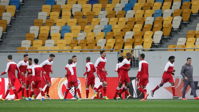 Jogadores do Braga testaram o Arena Lviv. Foto: Sergey Dolzhenko/EPA