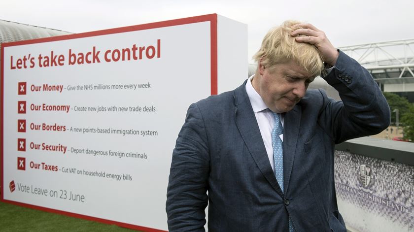 Boris Johnson, antigo "mayor" de Londres, tem sido dos mais activos em defesa da saída da UE, gerando divisões no Partido Conservador. Foto Will Oliver/EPA