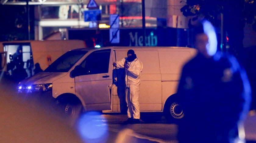 Buscas em Bruxelas relacionadas com atentados de Paris. Foto: Olivier Hoslet/EPA