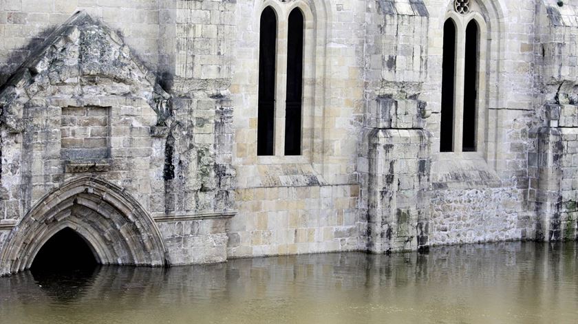 Cheias fizeram recentemente estragos em Coimbra. Cidade teme repetição das inundações. Foto: DR