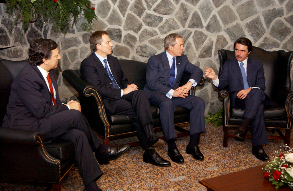 Durão Barroso, Tony Blair, George W Bush e Jose Maria Aznar na Cimeira das Lajes. Foto: Wikipedia