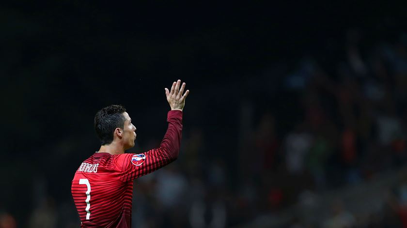 Capitão Cristiano Ronaldo guia Selecção Nacional em campo no Euro 2016. Foto: José Coelho/Lusa