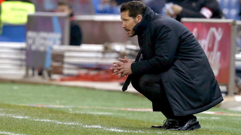 É por questões sentimentais que Simeone não quer treinar o Real. Foto: Kiko Huesca/EPA