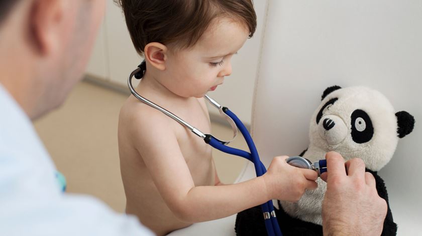 Com adultos vacinados, "é natural" que proporção de novos testes positivos seja maior em crianças, diz SPP. Foto: DR