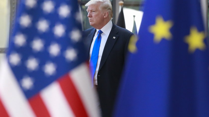 Guerra comercial de Trump vira-se agora para a União Europeia. Foto: Olivier Hoslet/EPA