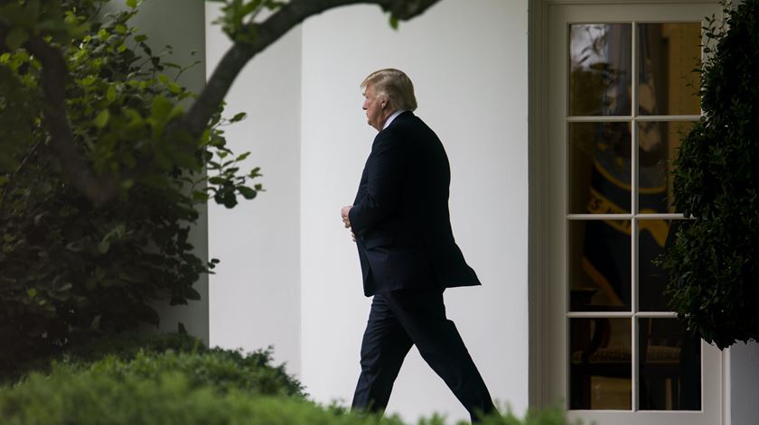 Cada vez mais gente acredita que Trump sairá a Casa Branca antes do tempo. Foto: Jim Lo Scalzo/EPA