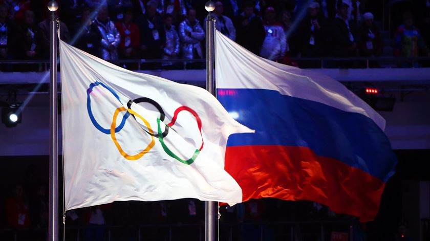 Bandeira da Rússia não estará presente nos Jogos Olímpicos de Tóquio. Foto: Hannibal Hanschke/EPA