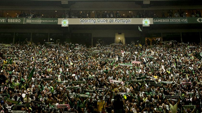 Adeptos do Sporting contribuíram para acção de solidariedade. Foto: Lusa