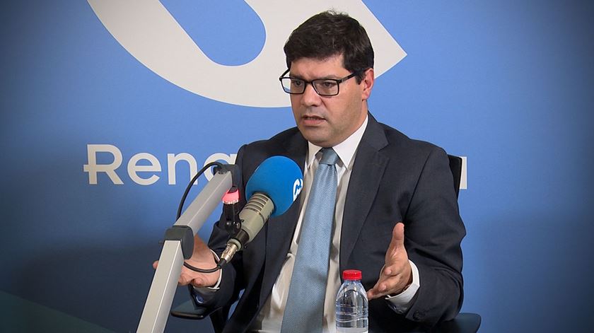 CFP "cria pânico e desconfiança na execução orçamental", afirma Eurico Brilhante Dias