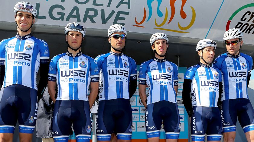 Gustavo Veloso lidera equipa azul e branca na Volta a Portugal deste ano. Foto: Luís Forra/Lusa
