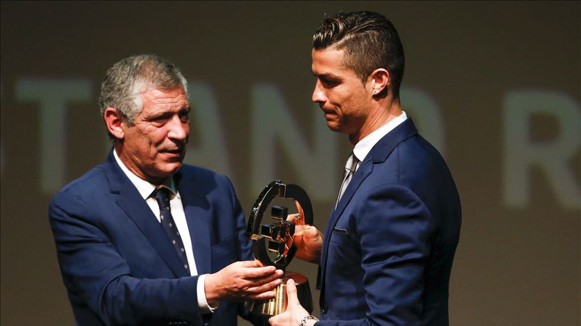 Cristiano Ronaldo eleito o melhor ano na Gala Quinas de Ouro. Foto: FPF